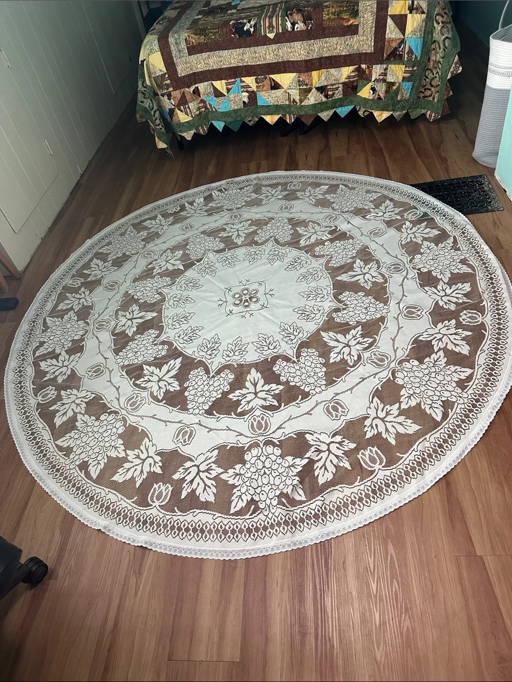 Vintage 81” Round Lace Tablecloth - Cream with Grapevine Pattern - Pristine